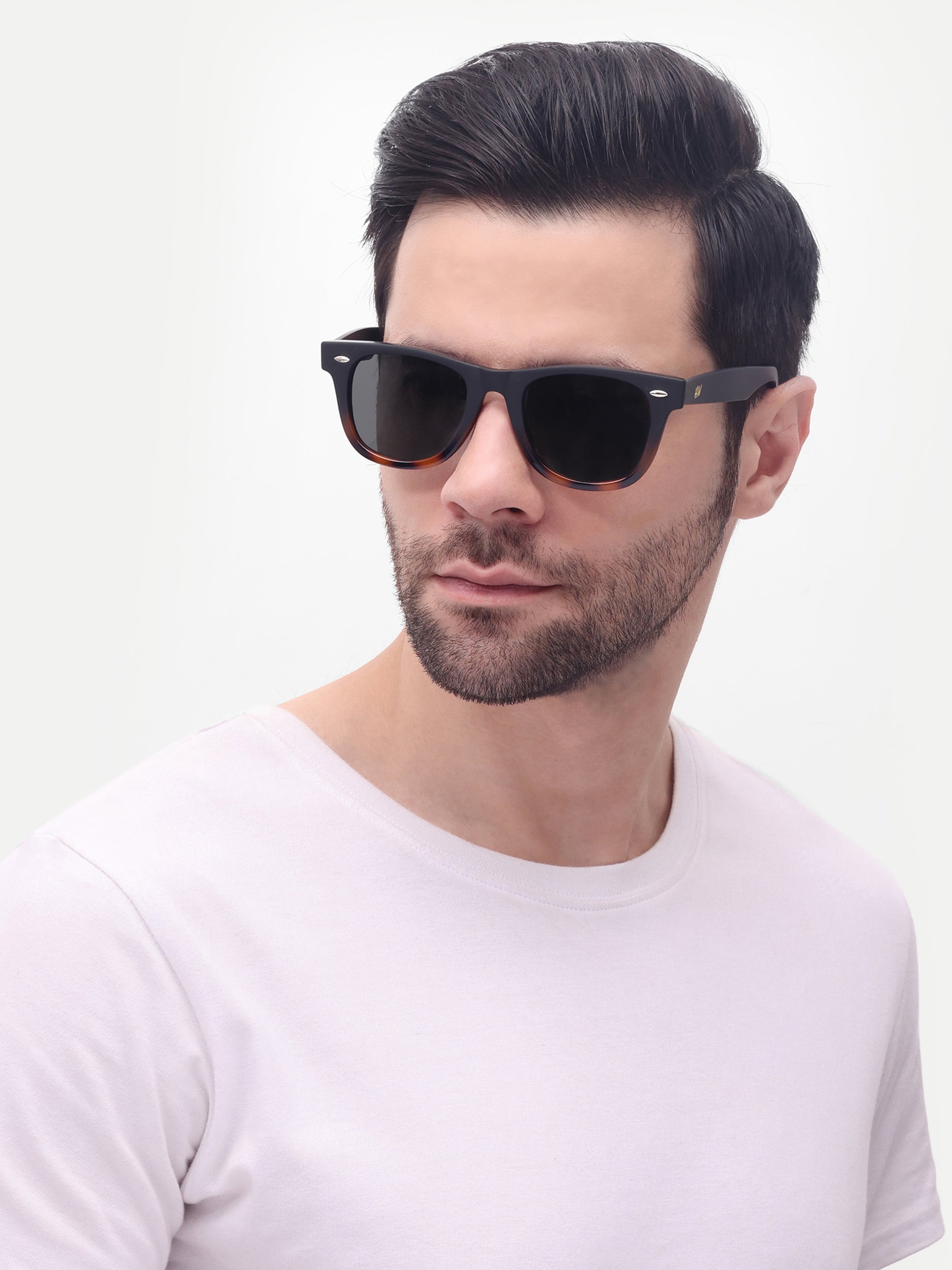 Men's UV Protected Gold Black Leopard Wayfarer Sungasses