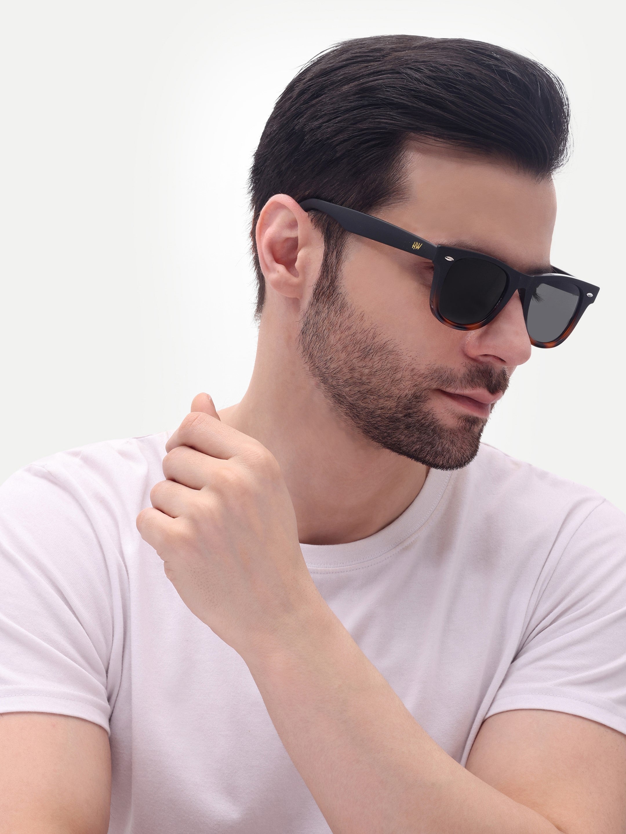 Men's UV Protected Gold Black Leopard Wayfarer Sungasses